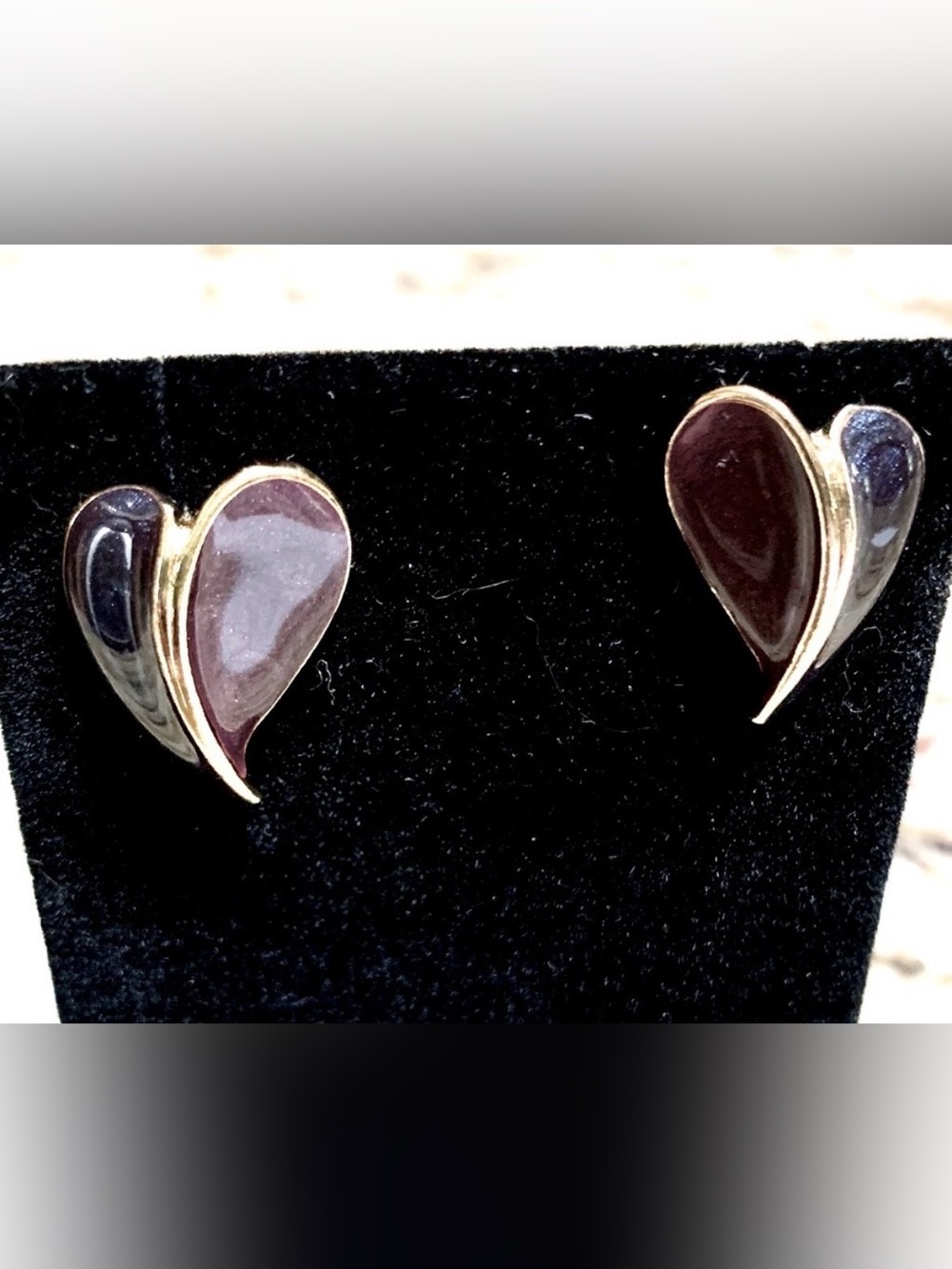 🌟 SALE $15 🌟 Vintage Heart Glitter Enamel Gold Plated Pierced Earrings